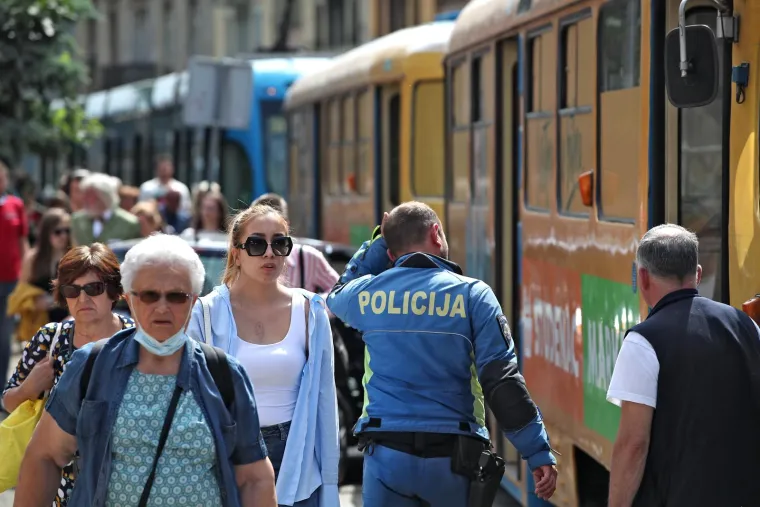 Sudar tramvaja i automobila