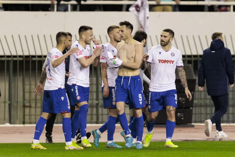 Isplatio se Kale Splićanima vrlo brzo. Na Poljudu je majstorskim golom sru&scaron;io Dinamo i doveo Dalmaciju na rub ekstaze. Do&scaron;ao je Hajduk na četiri boda zaostatka i izgledali su kao najbolja momčad prvenstva. Da se sve malo drugačije odigralo i da je Hajduk uspio doći do toliko željenog naslova, ovaj gol bi se zasigurno smatrao presudnim. Sjajan, Kaliničevski, za potpuno ludilo u Dalmaciji. Zaslužio se naći na ovoj listi.
