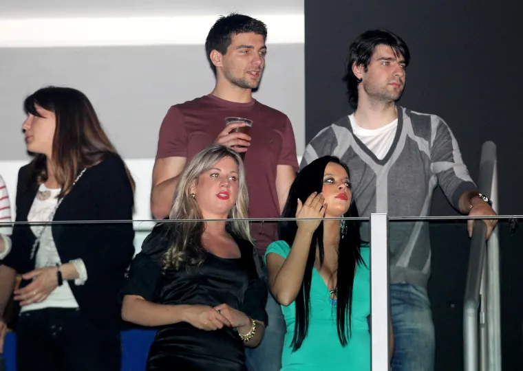 Naime, Ćorluka je prije upoznavanja Franke imao nekoliko djevojaka, jedna od njih bila je Iva Buzov, s kojom je imao buran odnos. Par je uslikan u društvu s prijateljima 2010. na koncertu Željka Samardžića, tada su izmjenjivali strasti i uživali u ljubavnoj idili. Nakon prekida s Ivom, Ćorluka je pokušao ljubavne boli zamijeniti novom djevojkom, zaljubio se u unuku generala Čermaka, Lanu Gadžu Čermak, s kojom je nakon tri mjeseca veze odlučio provesti ljeto 2012.