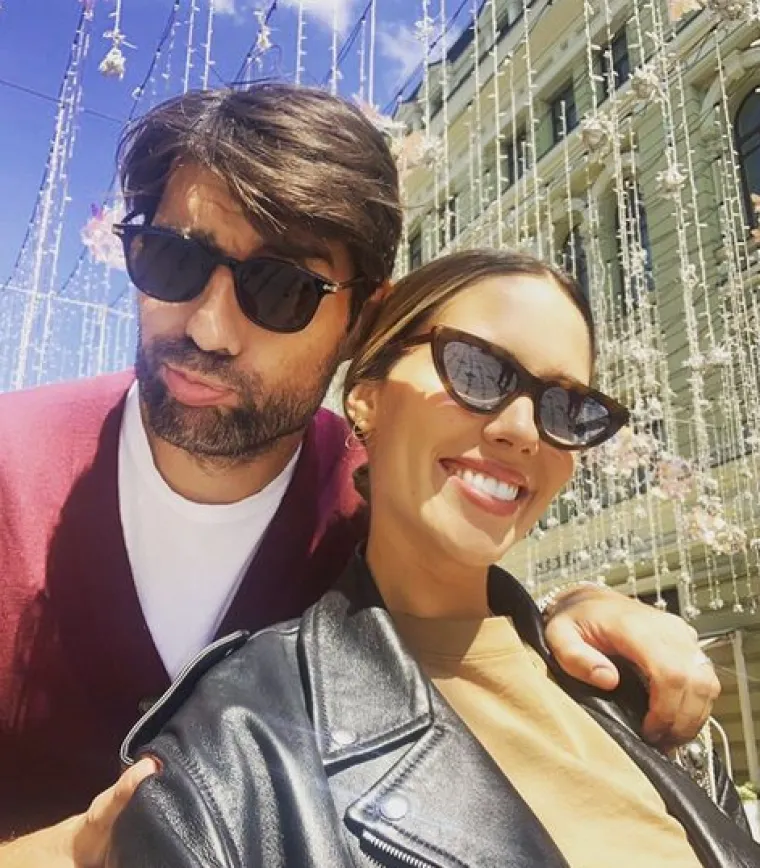 Da će 2018. godina biti njihova, dokazuju i mnoge stvari koje su se itekako poklopile. Naime, te godine je Franka predstavljala Hrvatsku Eurosongu s pjesmom &quot;Crazy&quot;, a onda su u javnost procurile vijesti o zarukama nje i Ćorluke te su krenule špekulacije oko datuma vjenčanja. Ovaj par se ipak odlučio vjenčani na simboličnu godinu, odabrali su prvi vikend nakon finala SP-a u nogometu, na kojem se Ćorluka okitio povijesnim srebrom.