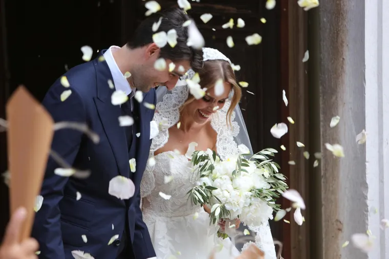 Franka je tada u intervjuu priznala da ona i suprug imaju poseban bračni dogovor kojeg se striktno drže. Naime, pjevačica je ispričala da ona i Ćorluka nikada javno ne pričaju o svom braku: &quot;To je naša zajednička odluka i nešto što mene stvarno održava normalnom. Poludjela bih da moram dijeliti neke stvari s javnosti, pogotovo što se tiče mog sina, Vedrana i obitelji - to je nešto što volim držati za sebe, to je nešto naše. Što se tiče tri godine braka - korona, bila sam trudna - život ti se kompletno preokrene naglavačke&quot;, ispričala je i prisjetila se života u Moskvi...