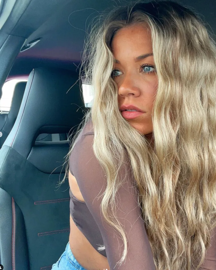 Legendarni engleski 'killer' ima ubojito zgodnu kćer. Preslatka Hollie Shearer ima prevruć Instagram pun obnaženih slika
