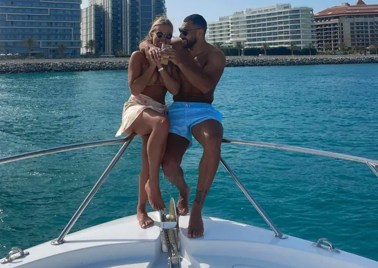 Legendarni engleski 'killer' ima ubojito zgodnu kćer. Preslatka Hollie Shearer ima prevruć Instagram pun obnaženih slika