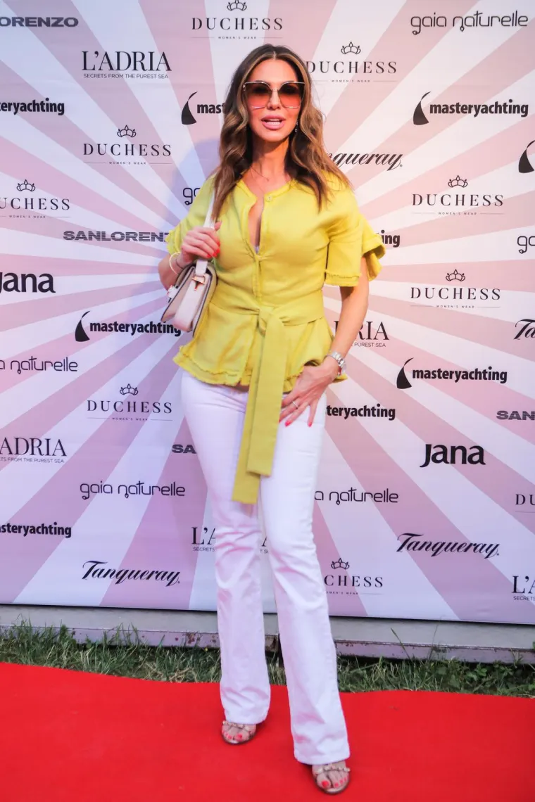 Snježana Schillinger golicala ma&scaron;tu u hrabroj kreaciji, Ecija Ivu&scaron;ić povela zaručnika, Borna Kotromanić iskakala iz mase