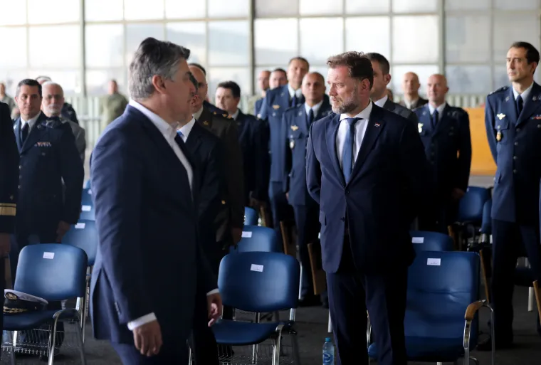 Helikopteri UH-60M Black Hawk dio su projekta nabave ukupno četiri helikoptera od Sjedinjenih Američkih Država, od kojih Ministarstvo obrane kupuje dva, a dva pristigla donacija su američke strane.