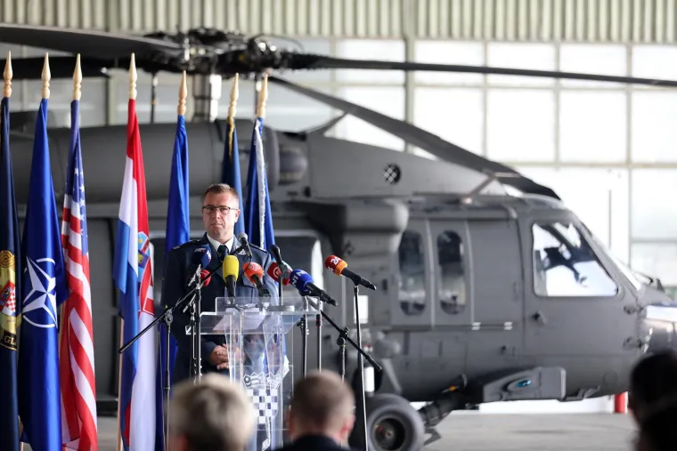 Pogledajte prvi let helikoptera Black Hawk UH-60M koje smo dobili od NATO-a