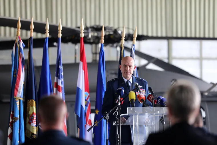 Pogledajte prvi let helikoptera Black Hawk UH-60M koje smo dobili od NATO-a