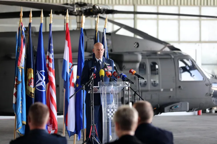 Pogledajte prvi let helikoptera Black Hawk UH-60M koje smo dobili od NATO-a