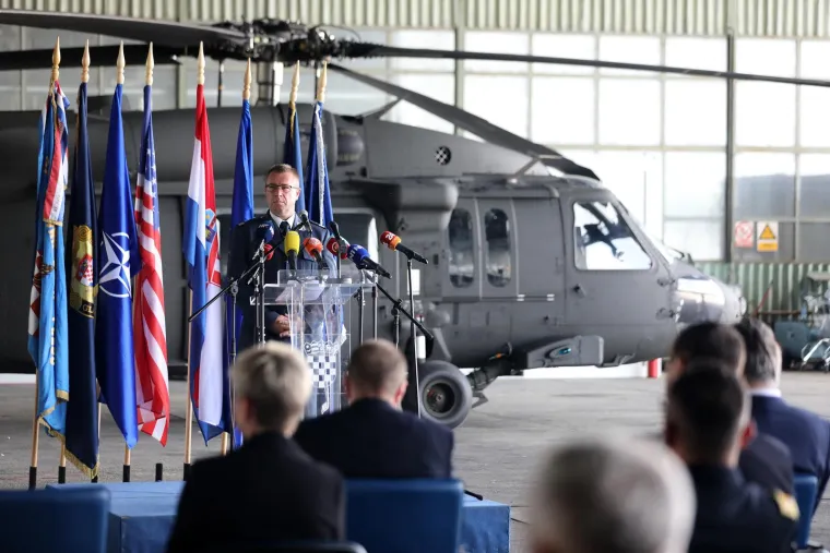 Pogledajte prvi let helikoptera Black Hawk UH-60M koje smo dobili od NATO-a