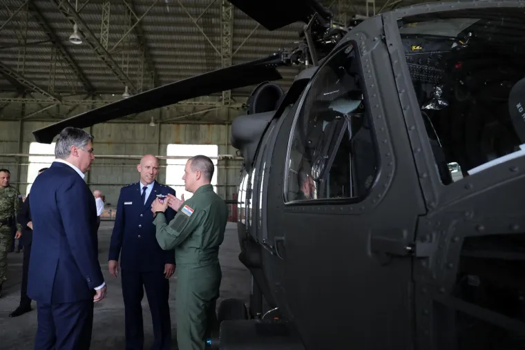 Pogledajte prvi let helikoptera Black Hawk UH-60M koje smo dobili od NATO-a