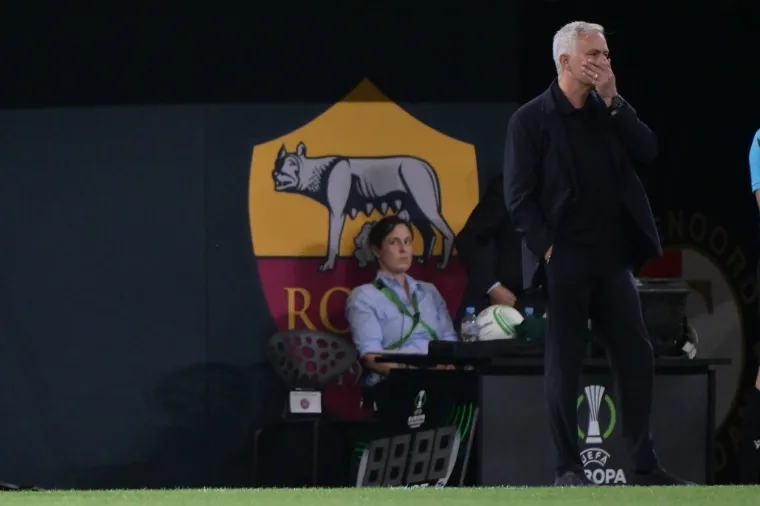 Ultimativna legenda do&scaron;la na spektakl u Tirani, pogledajte u čijem se dru&scaron;tvu pojavila na tribinama