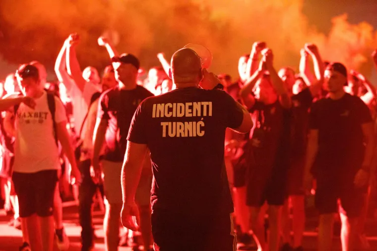 Armada u svom stilu krenula za Split, nećete vjerovati kakve su cijene na najluđem brodu u Hrvatskoj