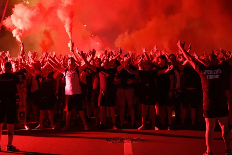 Armada u svom stilu krenula za Split, nećete vjerovati kakve su cijene na najluđem brodu u Hrvatskoj