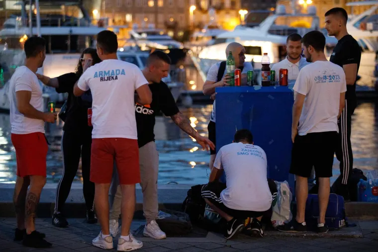 Armada u svom stilu krenula za Split, nećete vjerovati kakve su cijene na najluđem brodu u Hrvatskoj