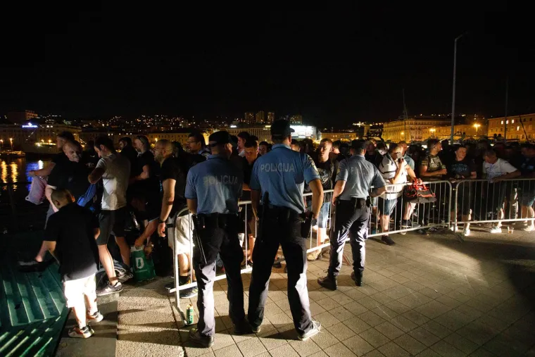 Armada u svom stilu krenula za Split, nećete vjerovati kakve su cijene na najluđem brodu u Hrvatskoj