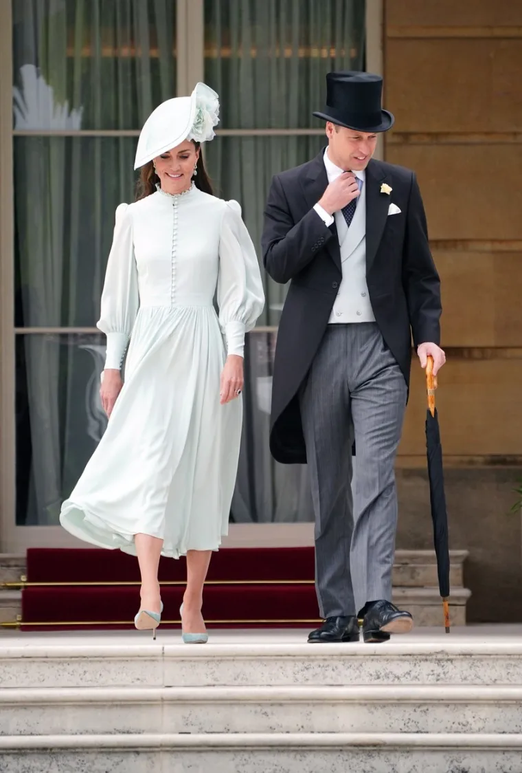 Princu je zbilja upala sjekira u med: Kate Middleton je kao princeza iz bajke u pastelnoj haljini koju je sašio njen privatni krojač