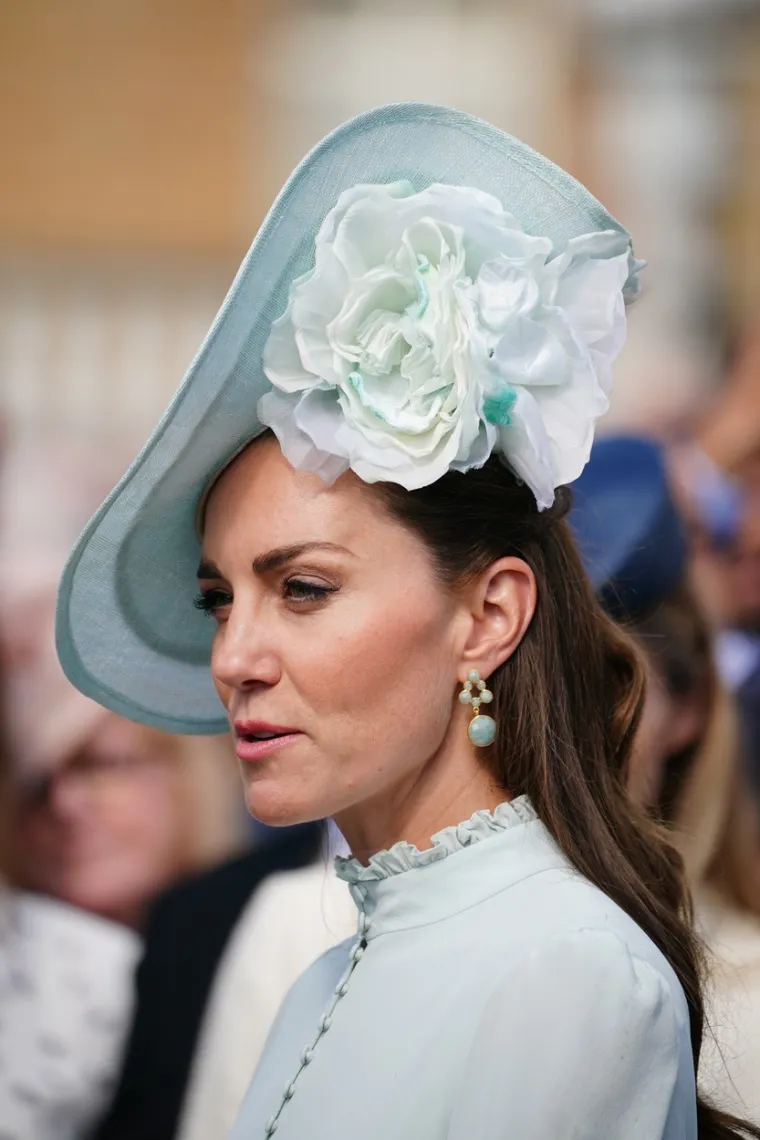 Princu je zbilja upala sjekira u med: Kate Middleton je kao princeza iz bajke u pastelnoj haljini koju je sašio njen privatni krojač