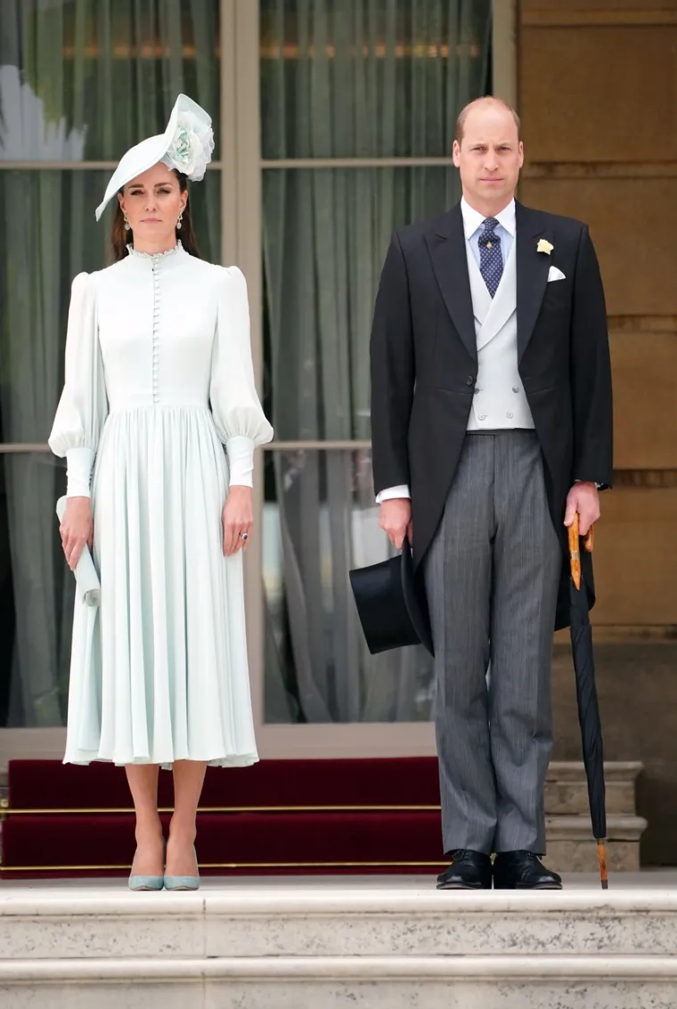 Princu je zbilja upala sjekira u med: Kate Middleton je kao princeza iz bajke u pastelnoj haljini koju je sašio njen privatni krojač