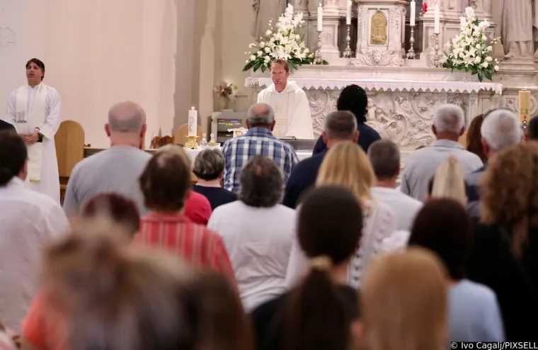 Lice koje dugo nismo vidjeli. Pogledajte tko se pojavio na misi za uhićene pripadnike Torcide i kakvu je majicu nosio