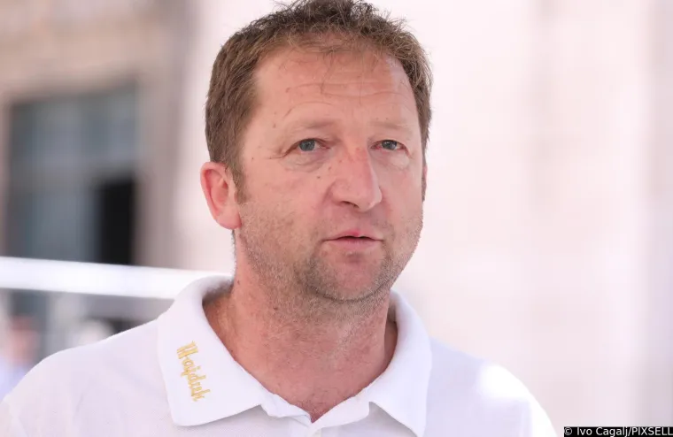 Lice koje dugo nismo vidjeli. Pogledajte tko se pojavio na misi za uhićene pripadnike Torcide i kakvu je majicu nosio