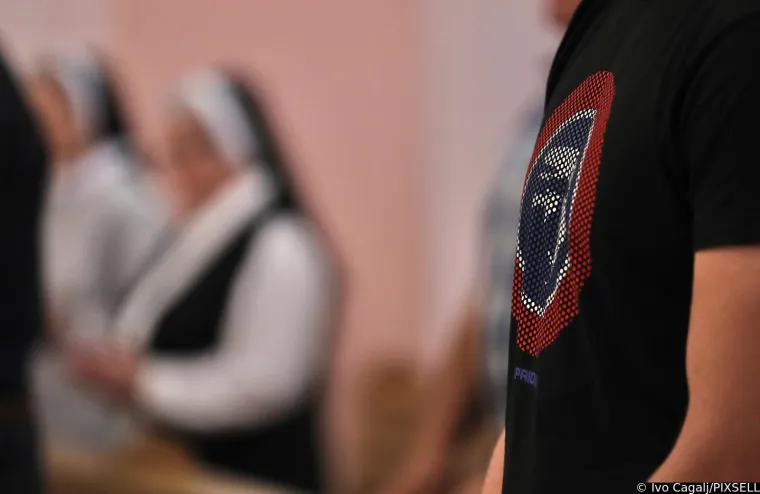 Lice koje dugo nismo vidjeli. Pogledajte tko se pojavio na misi za uhićene pripadnike Torcide i kakvu je majicu nosio