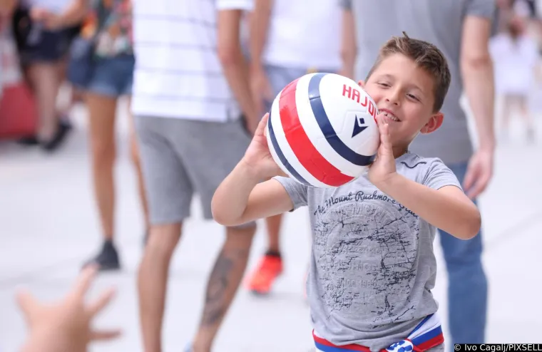 Na Poljudu će biti paklena atmosfera, Torcida preplavila grad. Pogledajte atmosferu u Splitu uoči finala Kupa između Hajduka i Rijeke