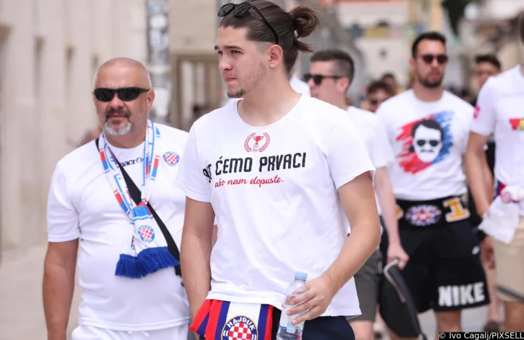 Na Poljudu će biti paklena atmosfera, Torcida preplavila grad. Pogledajte atmosferu u Splitu uoči finala Kupa između Hajduka i Rijeke