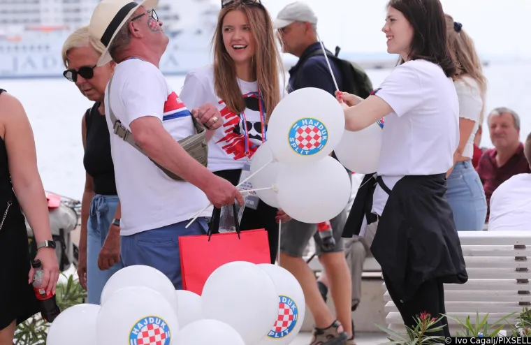 Na Poljudu će biti paklena atmosfera, Torcida preplavila grad. Pogledajte atmosferu u Splitu uoči finala Kupa između Hajduka i Rijeke