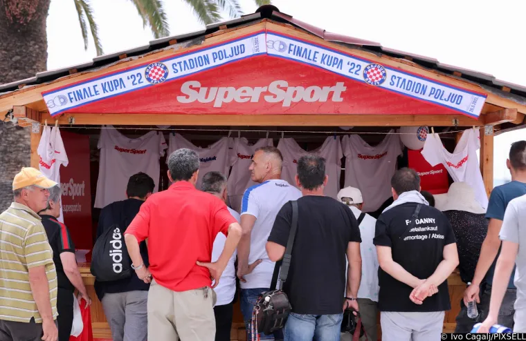 Na Poljudu će biti paklena atmosfera, Torcida preplavila grad. Pogledajte atmosferu u Splitu uoči finala Kupa između Hajduka i Rijeke