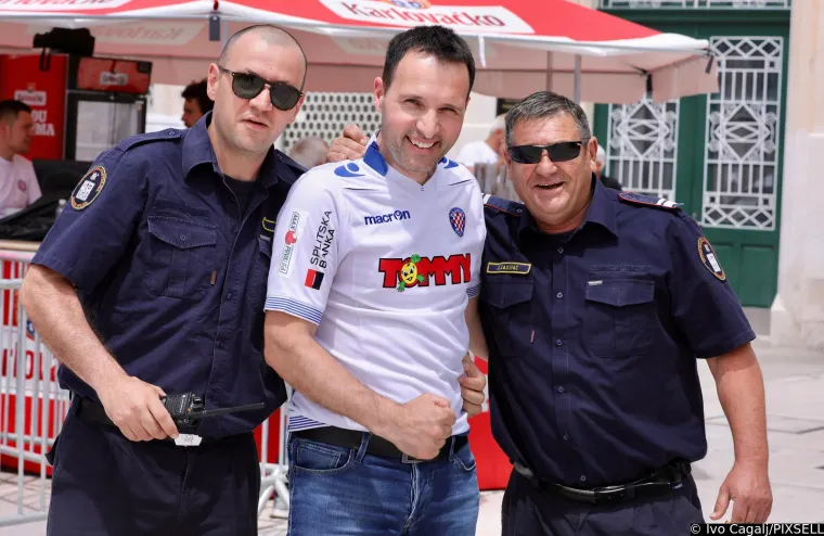 Na Poljudu će biti paklena atmosfera, Torcida preplavila grad. Pogledajte atmosferu u Splitu uoči finala Kupa između Hajduka i Rijeke