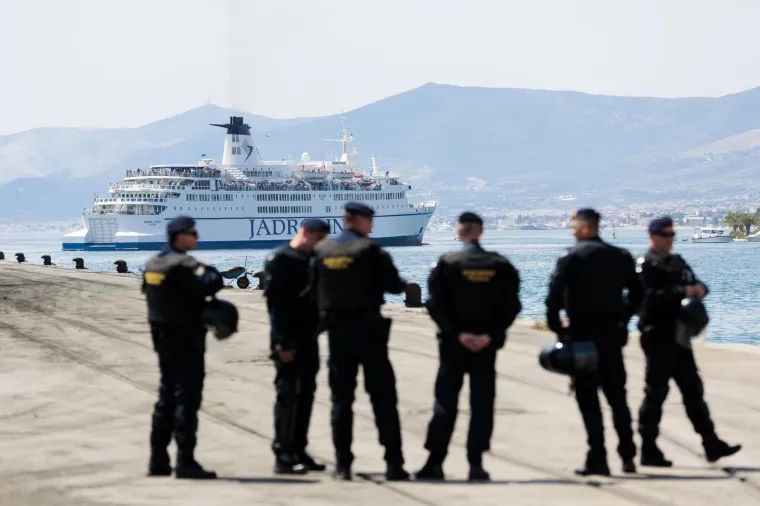 Tko to tamo gleda? Ništa se ne prepušta slučaju: Samo nemoj po glavi, druže plavi