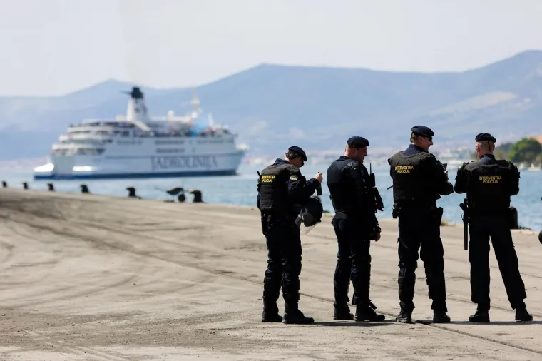 Tko to tamo gleda? Ništa se ne prepušta slučaju: Samo nemoj po glavi, druže plavi