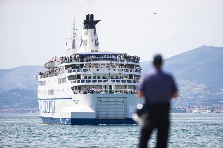 Tko to tamo gleda? Ništa se ne prepušta slučaju: Samo nemoj po glavi, druže plavi