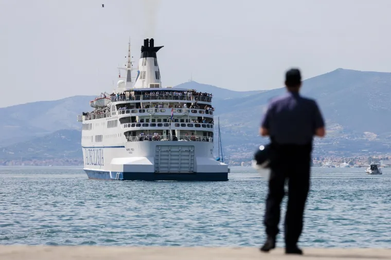 Tko to tamo gleda? Ništa se ne prepušta slučaju: Samo nemoj po glavi, druže plavi