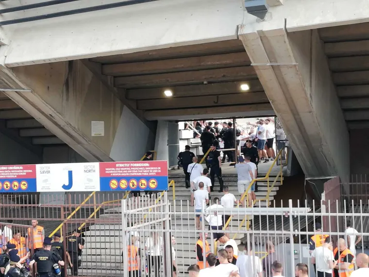 Zaiskrilo na ulazu na stadion, policija i navijači ušli u manji sukob: 'Hoćete li opet pucat'