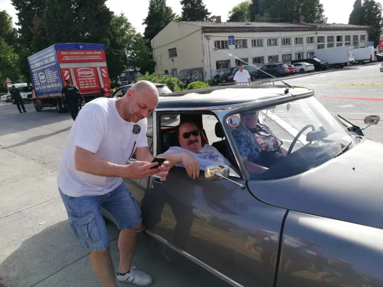 Mišo Kovač ukazao se na Poljudu, navijači ga odmah okupirali, padali selfiji