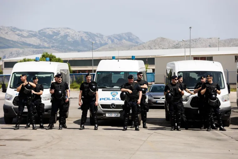 Helikopter u zraku iznad Splita