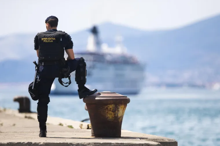 Helikopter u zraku iznad Splita