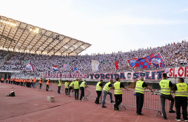 Ovako su igrači Rijeke i Hajduka proslavili svoje pogotke. Na tribinama Torcida preuzela dominaciju 