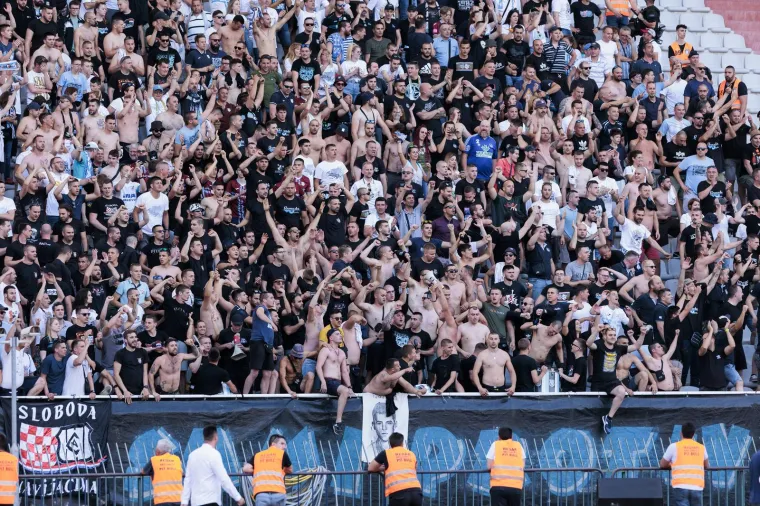 Ovo niste mogli vidjeti na TV-u, Torcida napravila veliku bakljadu, a ubrzo je krenulo: 'Hrvatska policija....'