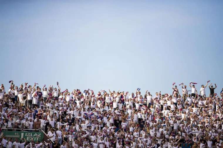 Ovo niste mogli vidjeti na TV-u, Torcida napravila veliku bakljadu, a ubrzo je krenulo: 'Hrvatska policija....'