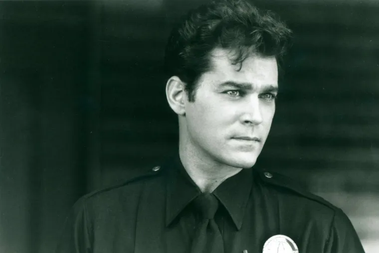 Nakon filma &quot;Goodfellas&quot;, Liotta je ostao cijenjeni filmski umjetnik i prepoznatljivo lice u kasnijim godinama svoje karijere, glumac koji je svakoj sceni mogao dodati gravitaciju i razmetljivost. Posljednjih je godina uživao u povratku manjeg obima, pojavio se kao odvjetnik za razvod u &quot;Bračnoj priči&quot; Noaha Baumbacha, kao mafijaški poglavar u &quot;No Sudden Move&quot; Stevena Soderbergha i kao velikaš New Jerseyja u &quot;The Many Saints of Newark, &quot; nastavak HBO-ovog &quot;The Sopranos&quot;. 