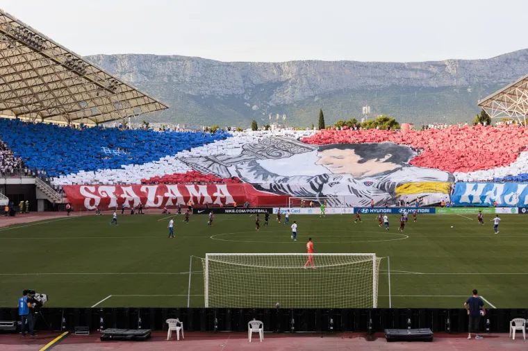 'Pucanje u narod za vas nije strava? Al' nam već nisu oduzeta sva ljudska prava?'