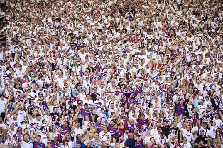 'Pucanje u narod za vas nije strava? Al' nam već nisu oduzeta sva ljudska prava?'