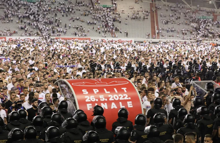 Kup je na&scaron;! Nevjerojatne scene na Poljudu