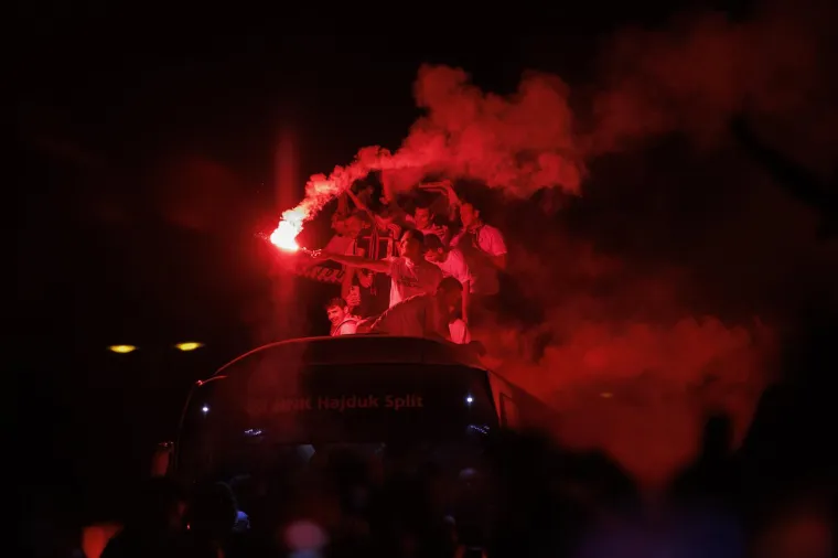 Pogledajte kaos koji je zavladao kad su osvajači Kupa Hrvatske do&scaron;li na prepunu Rivu