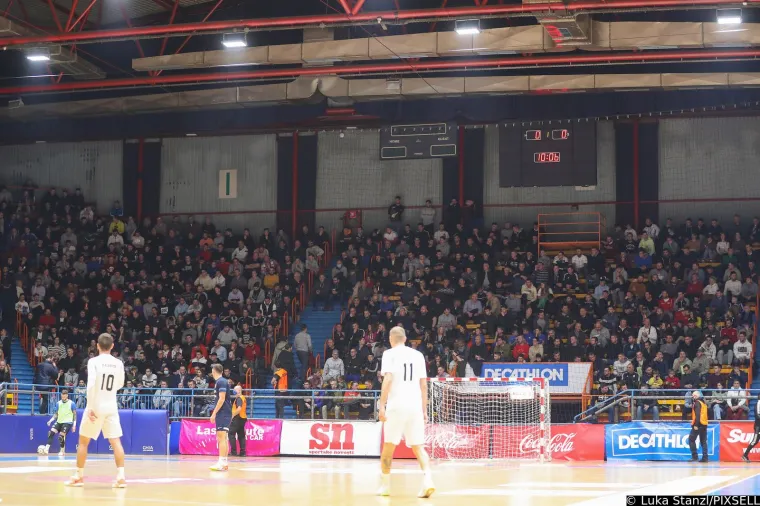 Zaiskrilo na ulazu na stadion, policija i navijači u&scaron;li u manji sukob: 'Hoćete li opet pucat'