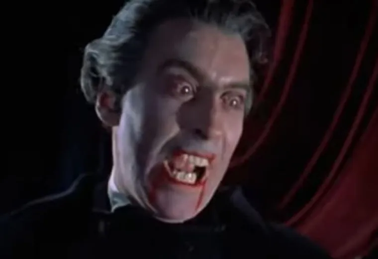Uslijedile su brojne sporedne uloge, zatim je dobio ulogu grofa Drakule (1958.) koja ga je proslavila. &apos;Drakulu&apos; je glumio u nizu klasičnih filmova koje je producirao Hammer Horror. &quot;Nikada nisam glumio negativce, već ljude&quot;, izjavio je jednom glumac. 