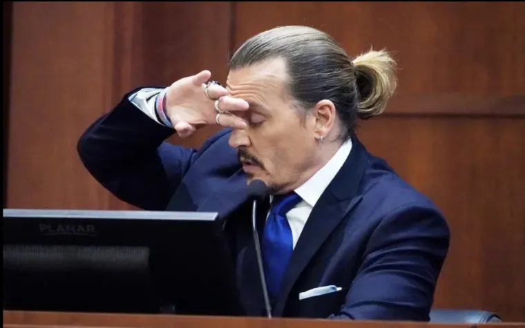 &ldquo;Ruke mi se tresu, budim se vri&scaron;teći&rdquo;, rekla je drhtavim glasom. &ldquo;Moram živjeti s traumom i &scaron;tetom koja mi je nanesena.&rdquo;