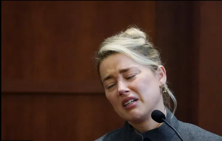 &ldquo;Svako jutro sam se budila s napadima panike i traumama dok nisam shvatila da mogu ne&scaron;to učiniti s tim&rdquo;, nastavila je. &ldquo;Uspjela sam pretvoriti stvari koje sam proživjela, svoju bol, svoja životna iskustva, u posao, u akciju, u davanje glasa drugim ljudima."